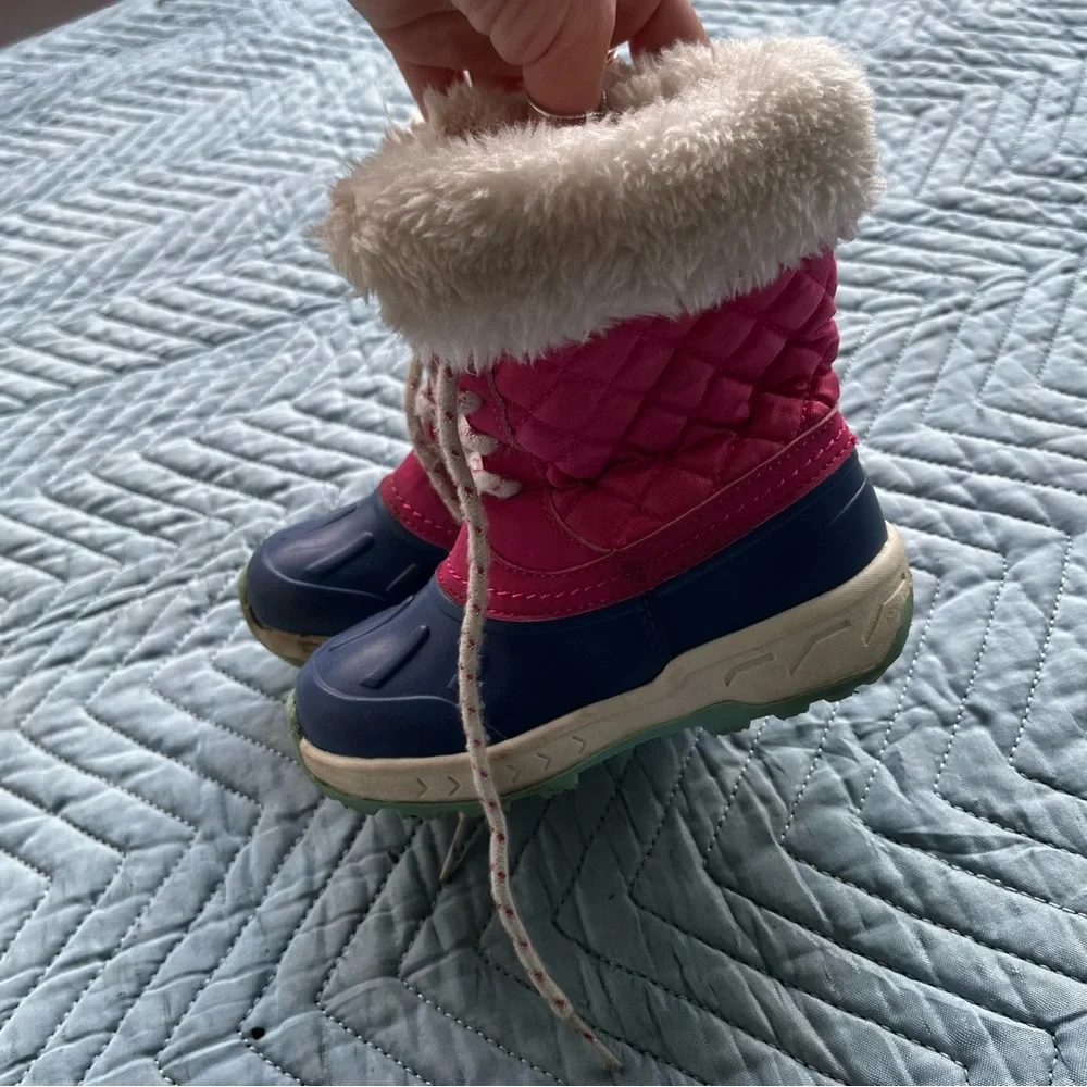 Girls carters snow boots size 9